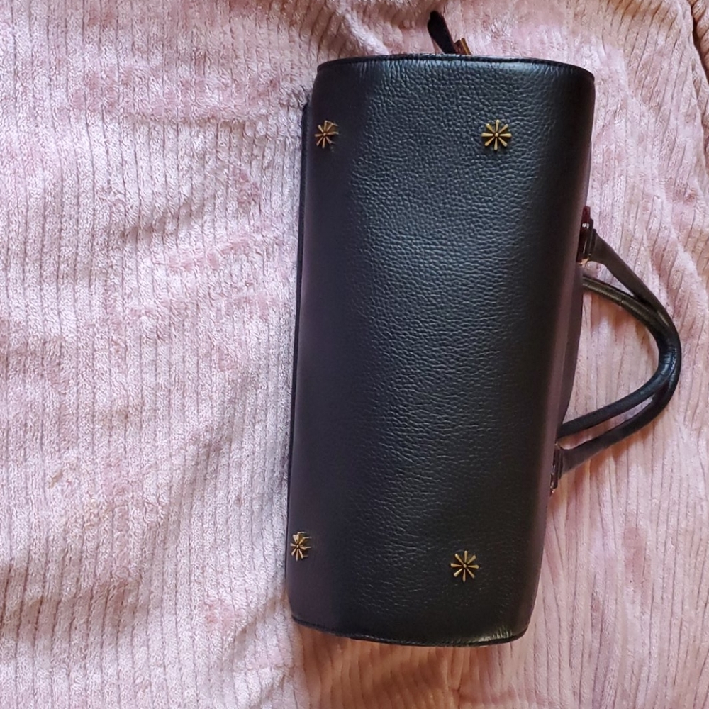 Handbags - Picture 3 of 4